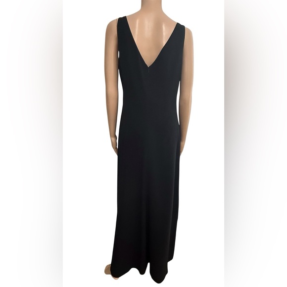 Stunning black Daymor Couture evening dress featuring intricate beaded detail. - Picture 4 of 6